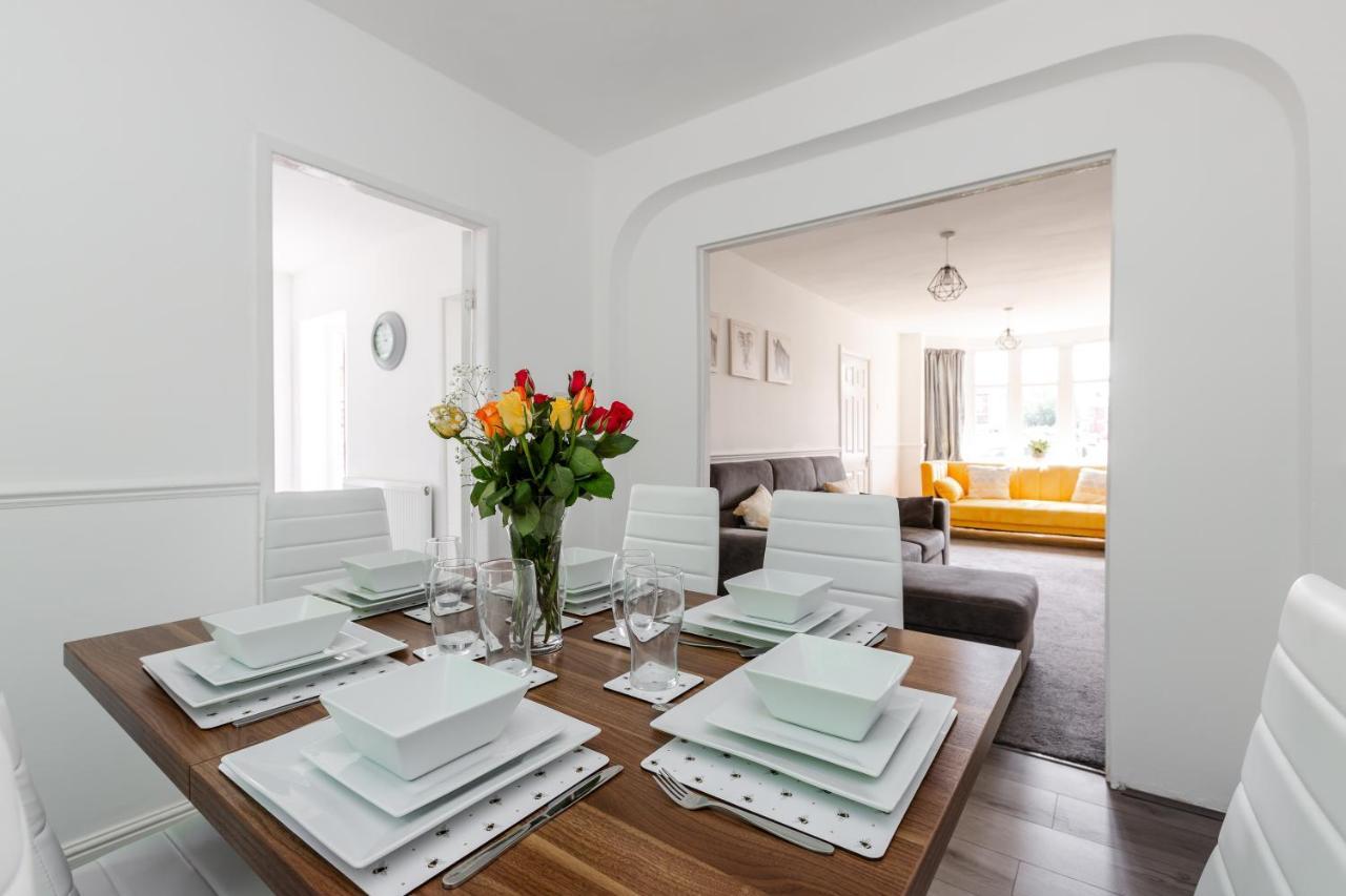 1 Mile To Etihad Stadium & Coop Arena, Free Parking, 7 Ppl Holiday home Manchester