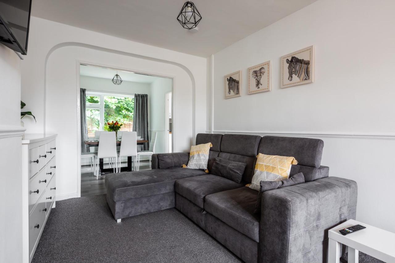 Holiday home 1 Mile To Etihad Stadium & Coop Arena, Free Parking, 7 Ppl Manchester